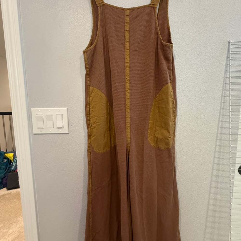 Chic Tan Sleeveless Jumpsuit - Picture 8 of 9